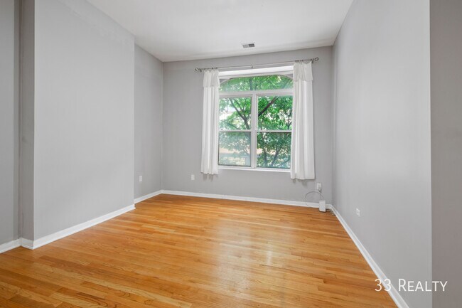 Foto del edificio - Spacious 4bd/2bth in heart of Wicker Park,...