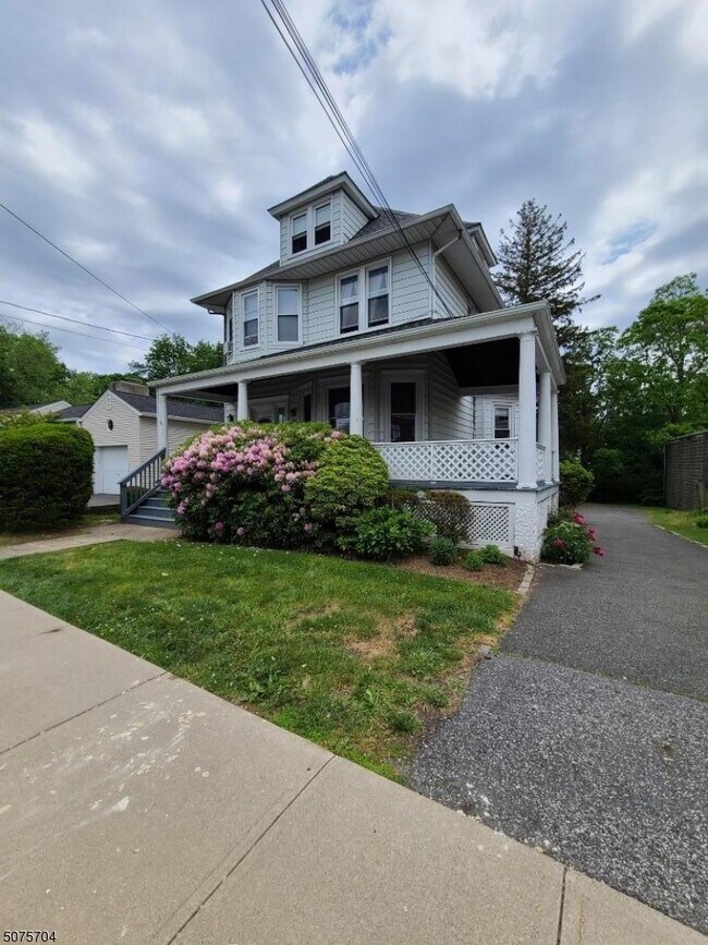 Foto del edificio - 13 Park Pl