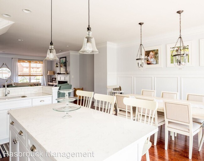 Foto del edificio - 4 br, 3.5 bath House - 976 Belvedere Way