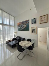 Building Photo - 475 Brickell Ave