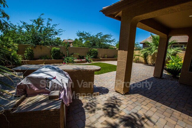 Foto del edificio - 4035 E Bellerive Dr