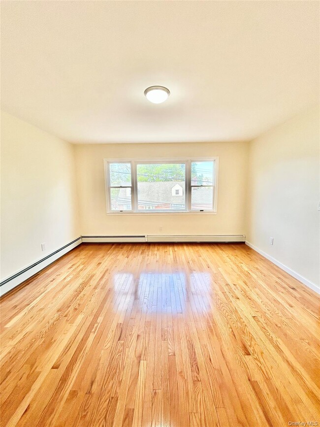 Building Photo - 164 Rossiter Ave