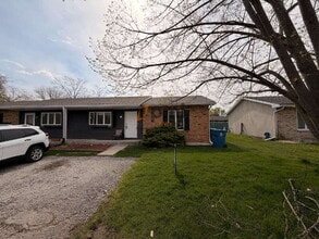 Building Photo - 160 Meadows Cir