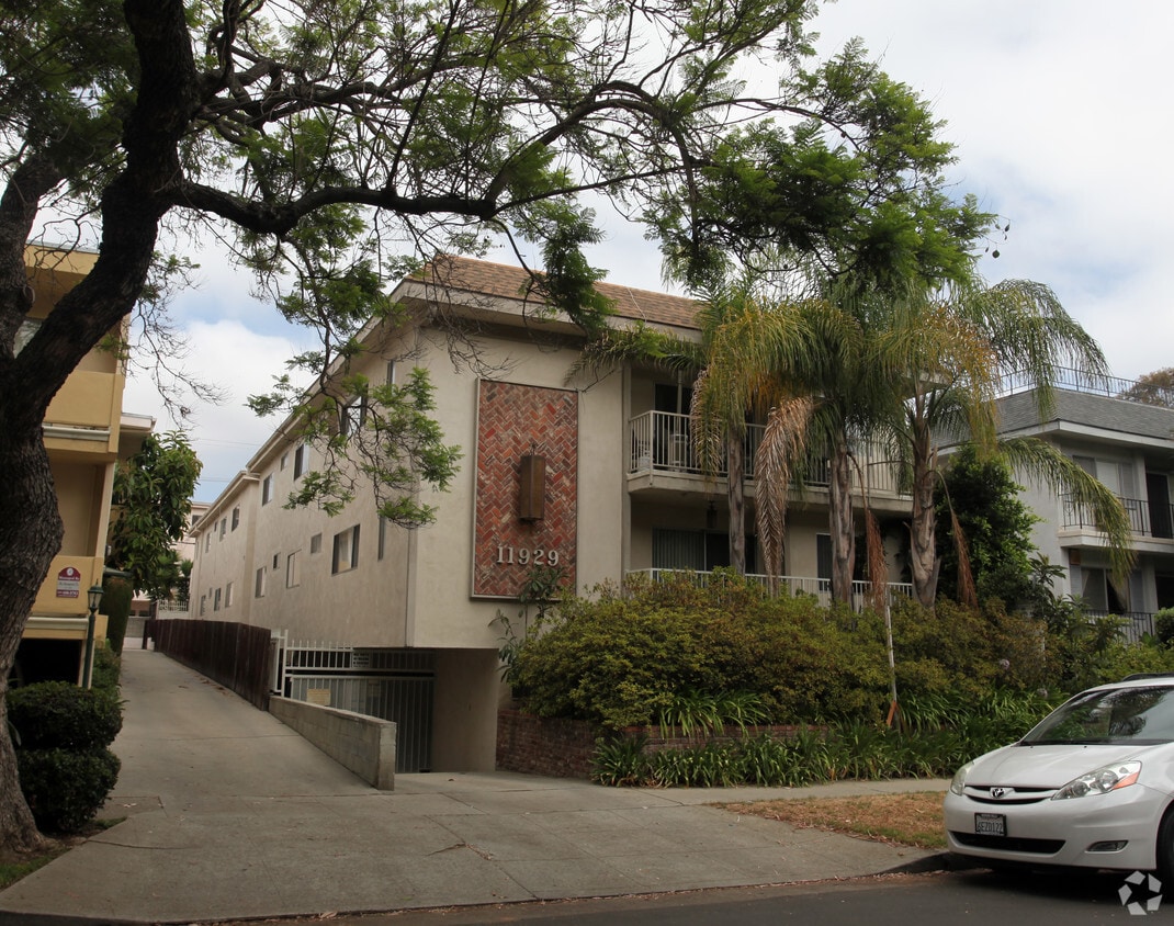 Building Photo - 11929 Kiowa Ave