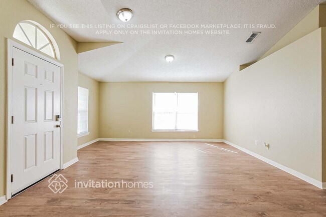 Foto del edificio - 7641 Pine Nest Ct