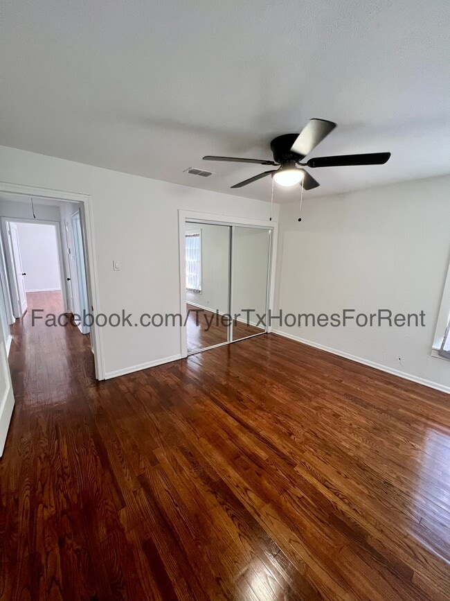 Building Photo - 437 Crestway Dr