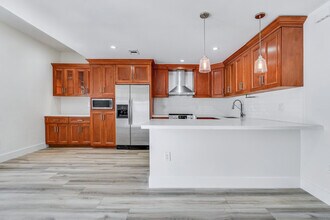 Building Photo - 3540 SW 17th St