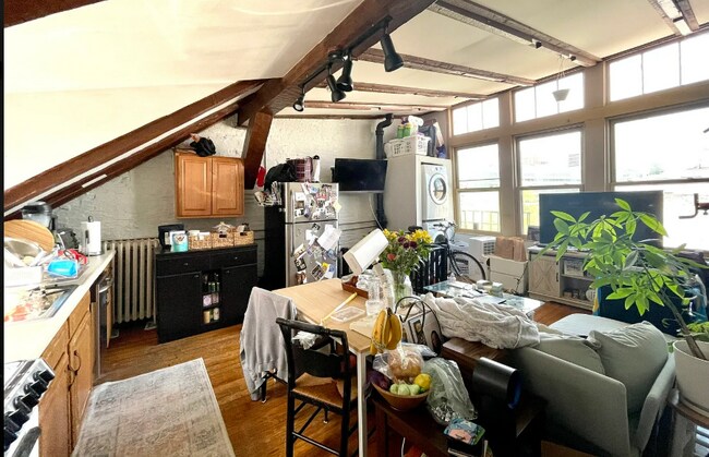 Building Photo - 2 Champney Pl