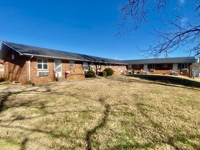 Building Photo - 515 Laurel Ave