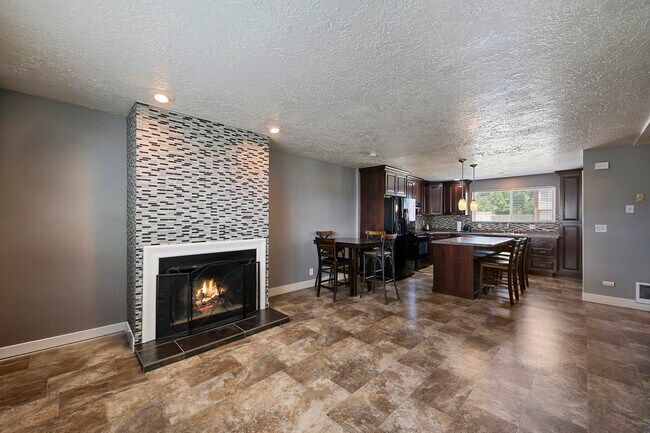 Foto del edificio - 2215 W Bonniebrook Dr