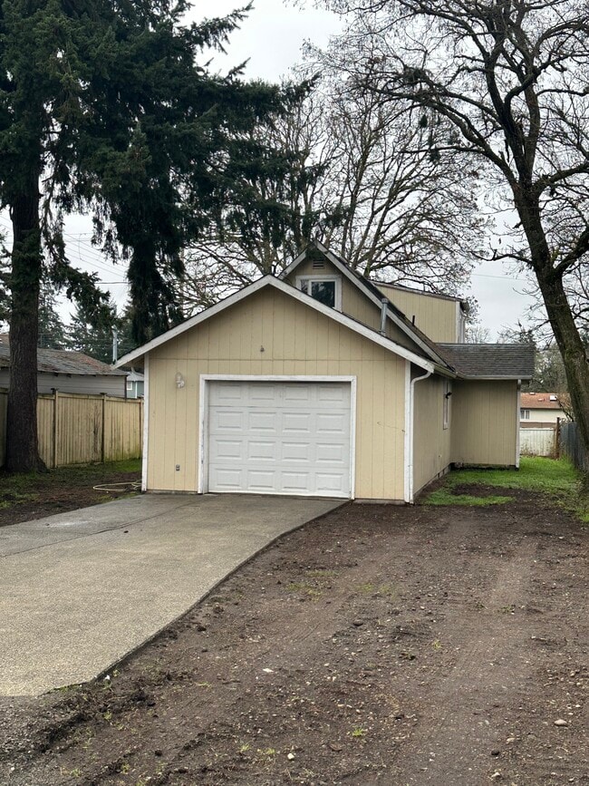 Building Photo - 206 168th St E