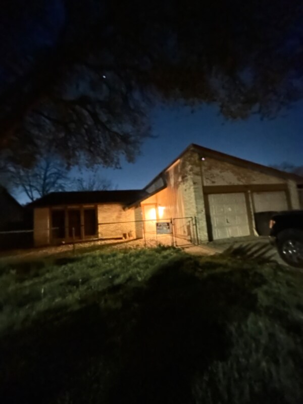 Photo - 9450 Bowen Dr House