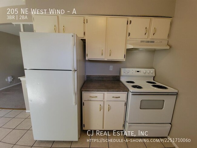 Foto del edificio - 205 NE Westwind Dr
