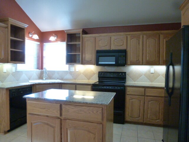 Building Photo - 417 Ponderosa Dr
