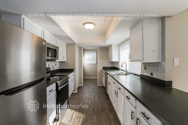 Foto del edificio - 6304 Jennings Dr