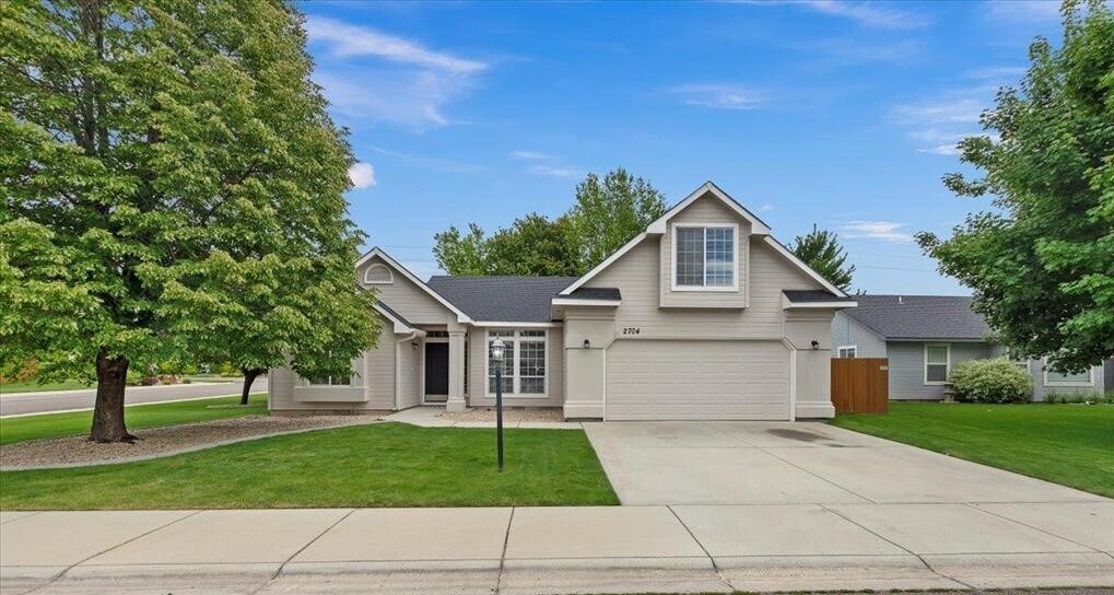 Primary Photo - 2704 N Valley Green Way