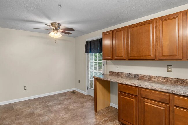 Foto del edificio - Well Kept Home in Private Court in Abingdon!