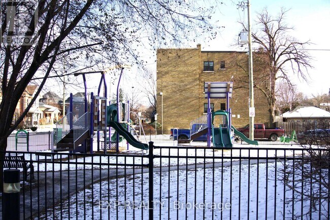 Building Photo - 200 Stinson St