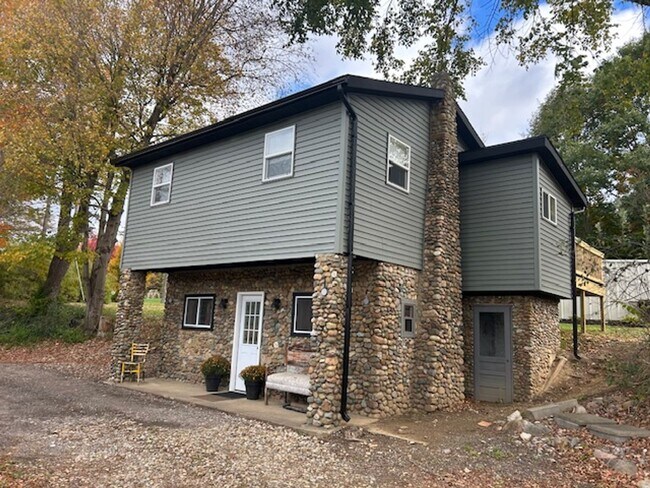 Foto del edificio - 2 bedroom 1 bath single family home