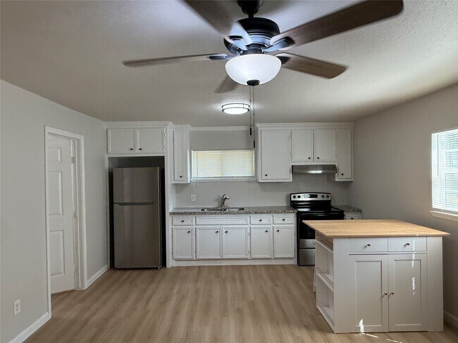 Foto del edificio - 7427 Avenue I