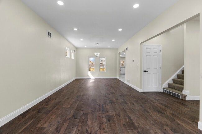 Foto del edificio - 551 Englewood St