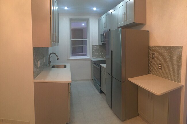 Foto del edificio - 2154 E 8th St
