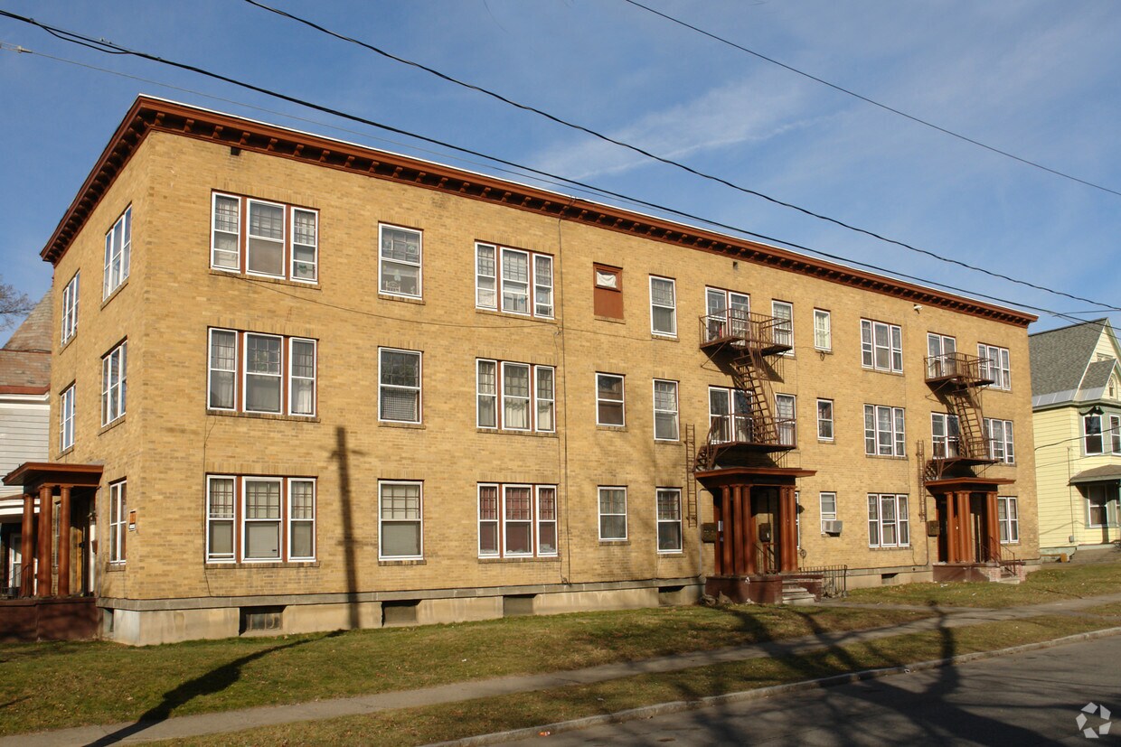 Building Photo - University Apartments