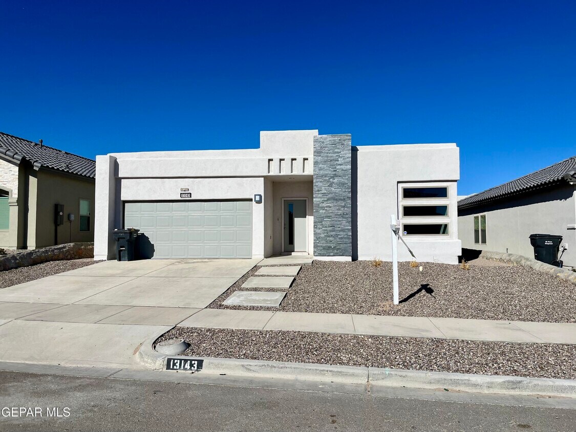 Foto principal - 13143 Oakhampton Ave