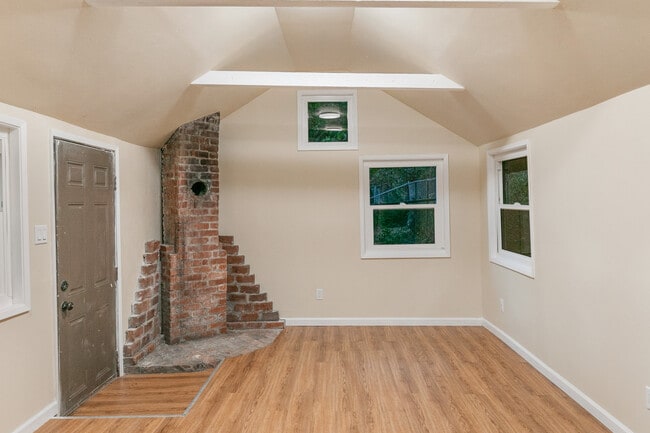 Building Photo - 23083 Hemlock Ln