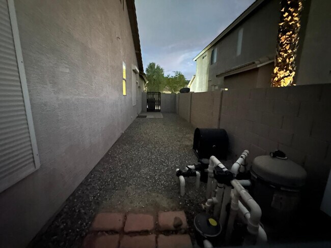 Building Photo - 1812 E Beverly Rd