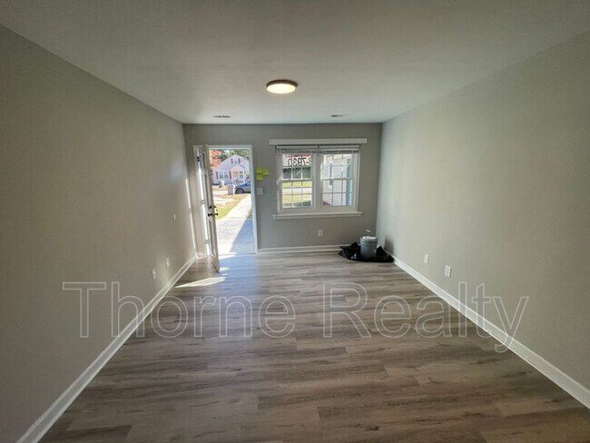 Foto del edificio - 1318 Maple St