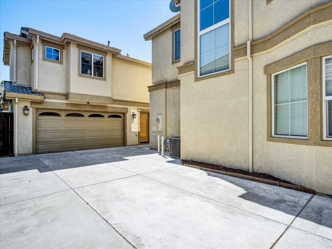 Building Photo - 4312 Middlefield Dr