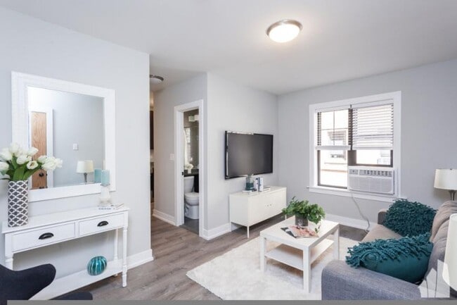 Foto del edificio - 0 bedroom in Chicago IL 60614