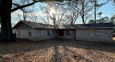 Building Photo - 2507 Bradley Ln