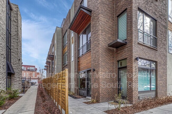 Foto del edificio - 2432 N Washington St