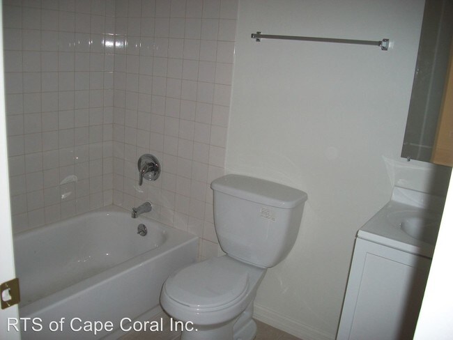 Building Photo - 313 Cape Coral Pkwy E