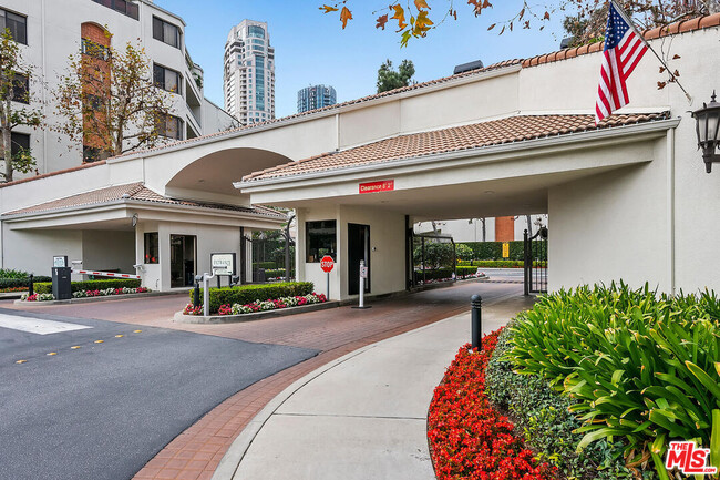 Building Photo - 2112 Century Park Ln