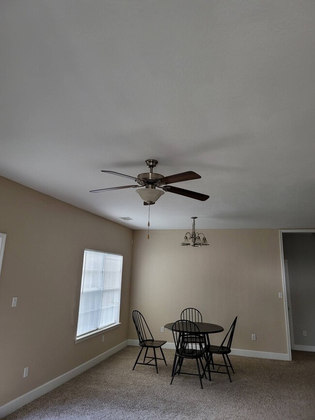 Building Photo - 7 6th Ave