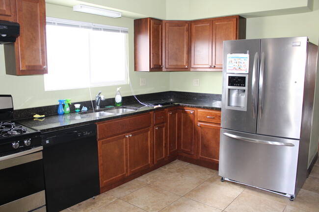 kitchen - 2554 W 45th St