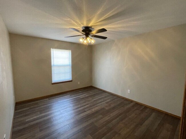 Foto del edificio - FOR LEASE. VERY NICE 3 BEDROOM 2 BATH HOME...