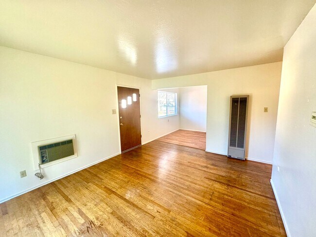 Foto del edificio - This is not a fall rental. Available FEBRU...