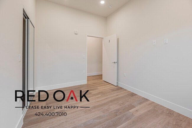 Foto del edificio - ~2 Months FREE~ Gorgeous Two Bedroom, In P...