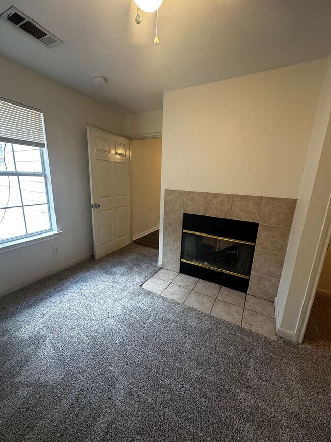 Building Photo - Lovely Cedar Creek Home on Large Shaded Lot