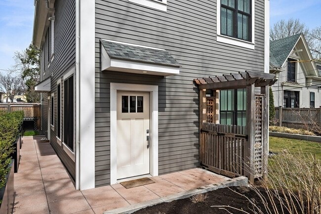 Foto del edificio - 1701 Massachusetts Ave