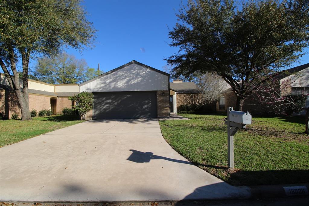 Foto principal - 16026 Bear Hill Dr