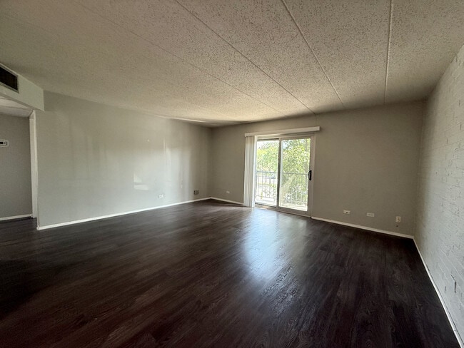 Building Photo - 3852 N Parkway Dr