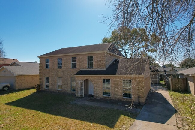 Building Photo - 2523 W Greens Rd