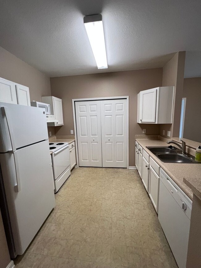 Building Photo - Gorgeous Condo at The Villas in Auburn!