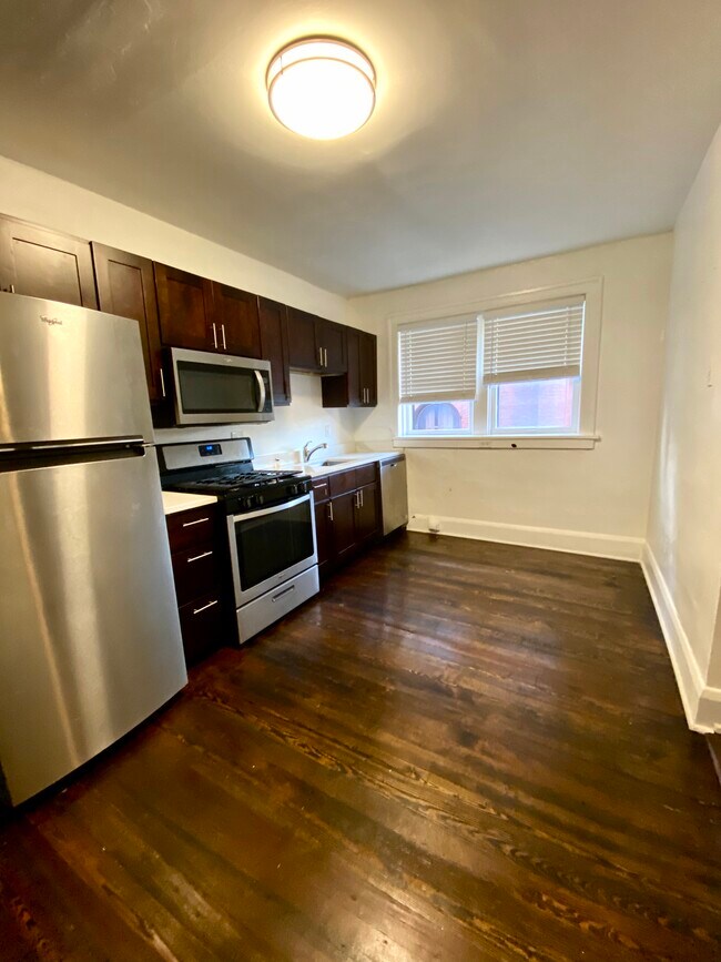 Kitchen - 1122 Sidney St