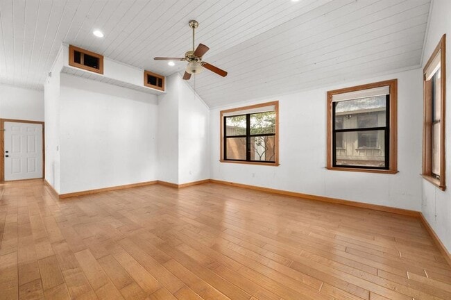 Foto del edificio - 1811 Waterston Ave